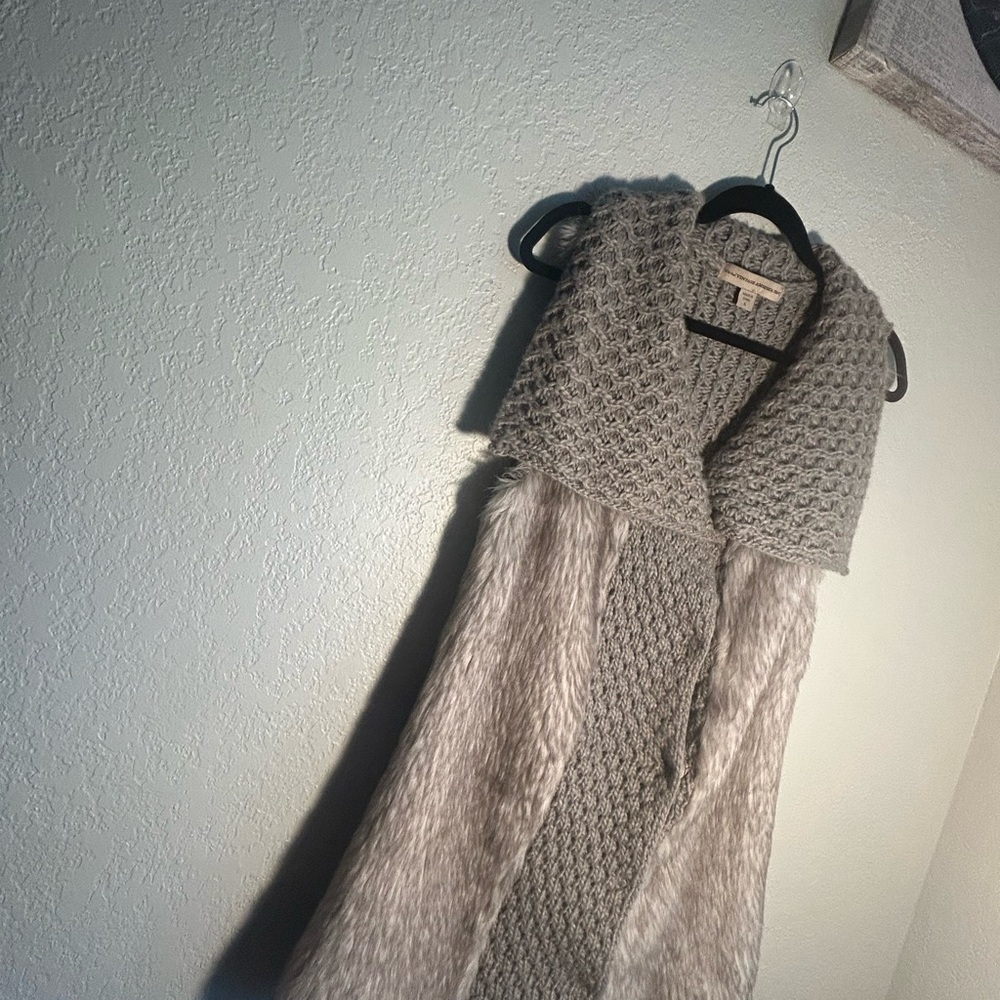 Nine West Vintage American Jeans Gray Button Up Knit and Faux Fur Vest - Picture 2 of 6